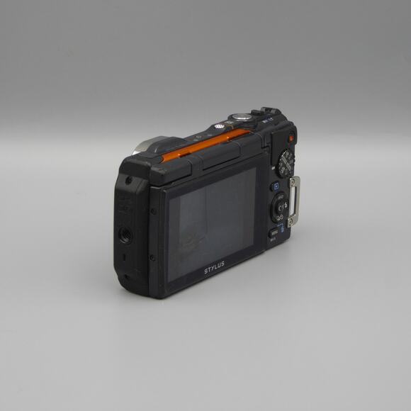 Olympus Stylus Tough TG-860 Digital Camera | 16MP | Flip screen - Picture 5 of 6